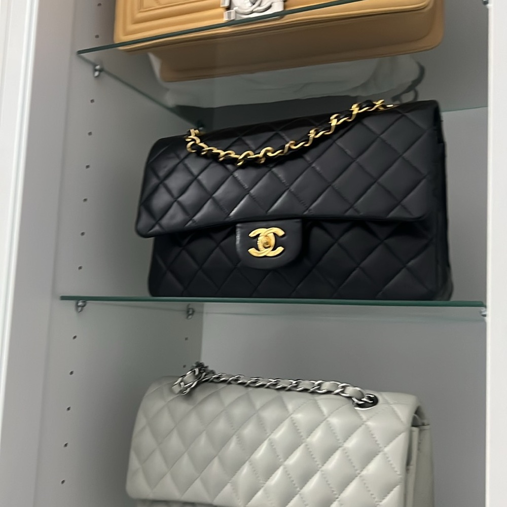 ⚪️⚪️CHANEL Classic Double Flap Medium Black Lamb ⚪️⚪️24K!